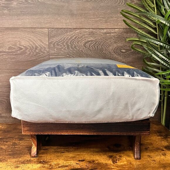 The Company Store LaCrosse Down Light Warmth Comforter, Twin in Navy Blue. New! - Picture 16 of 16